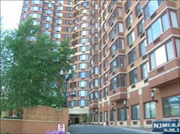 $2,700 | 100 Old Palisade Road, Unit 702, Fort Lee, NJ 07024