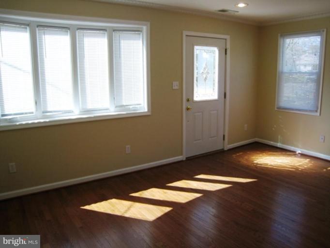 50 East Reed Avenue Alexandria, VA 22305 - Photo 2 of 13 Living Room/Dining Room