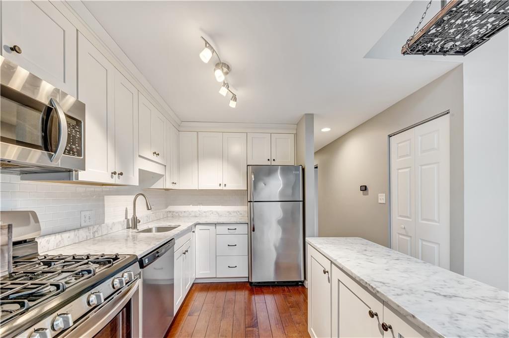 2403 Kenzie Road Pittsburgh, PA 15205 - Photo 6 of 25 Gallery Image 6