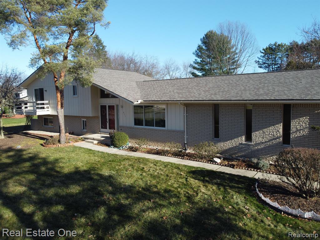 671 Castlebar Drive Rochester Hills, MI 48309 - Photo 2 of 18