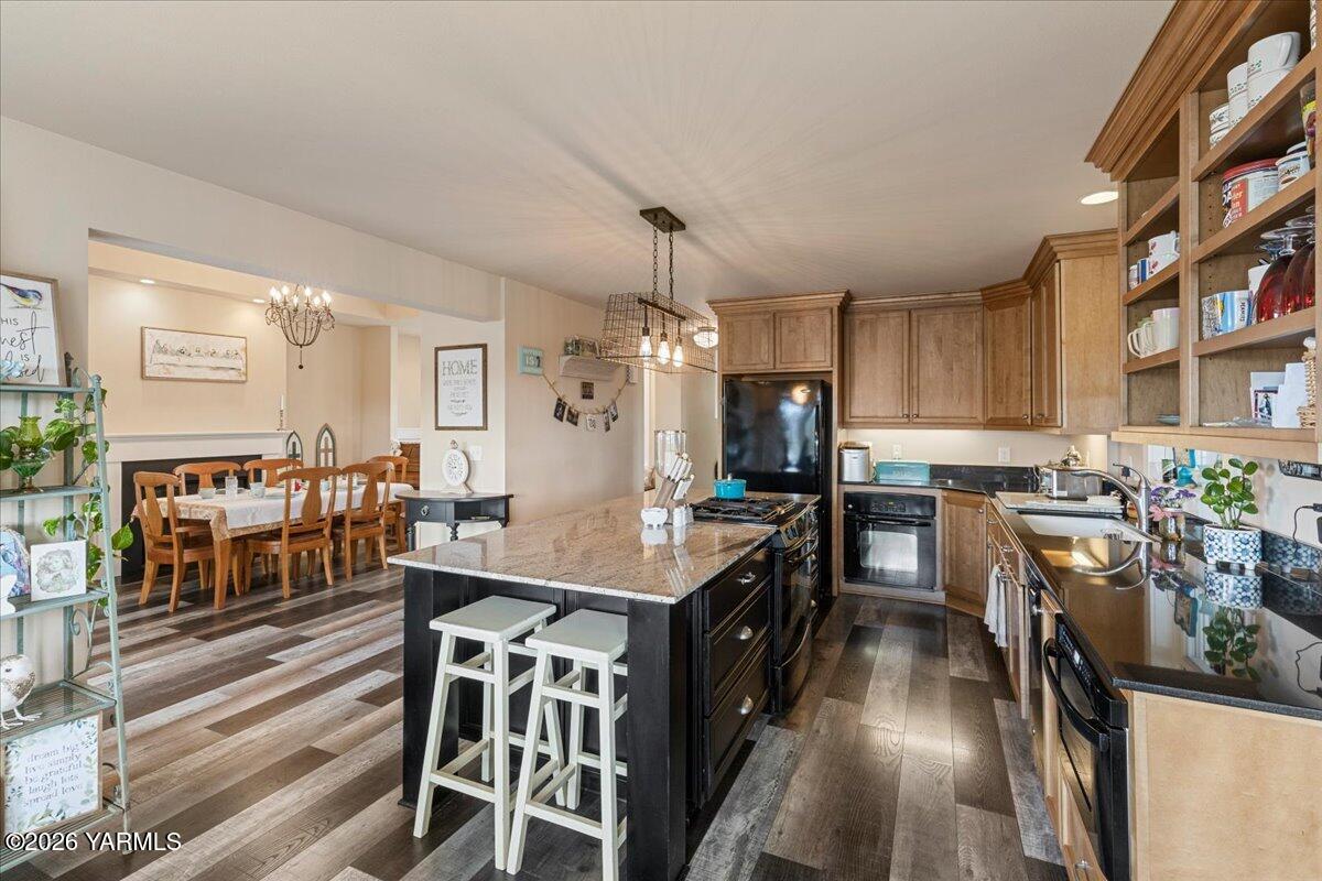 31 Gilbert Road Zillah, WA 98953 - Photo 12 of 59 Kitchen/ Flex Space