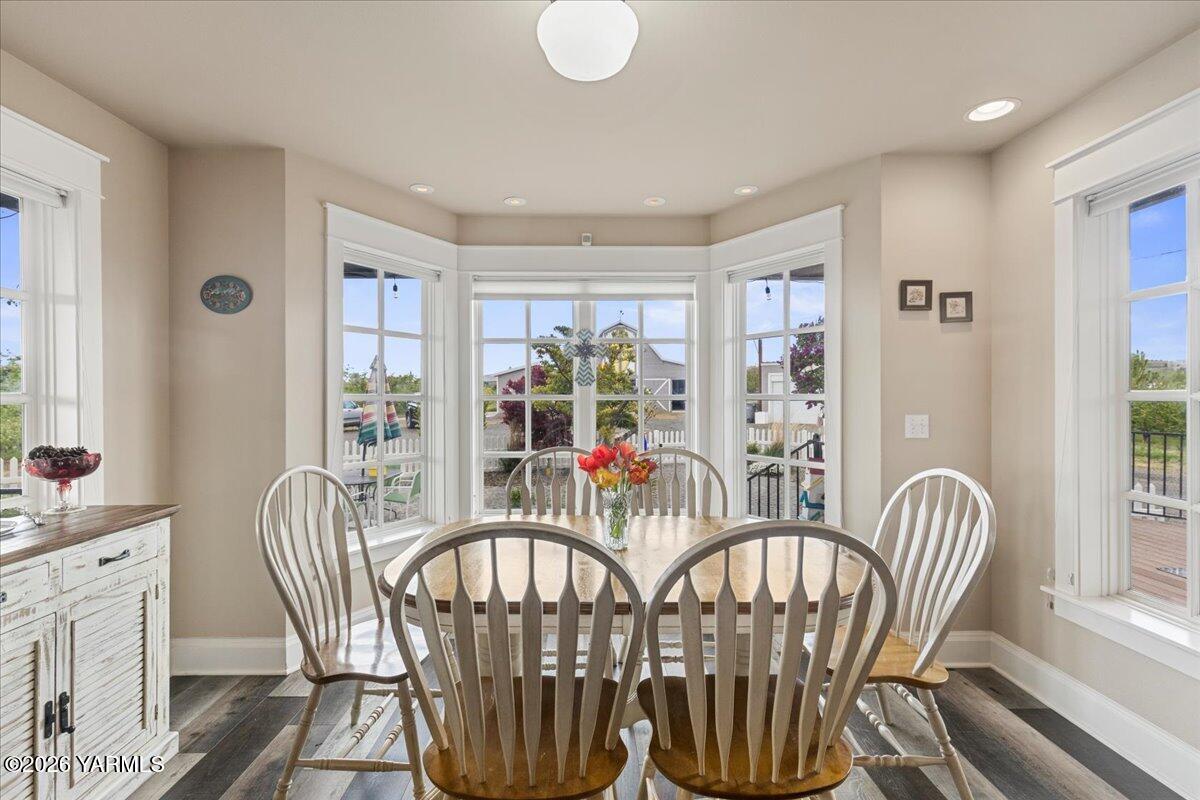 31 Gilbert Road Zillah, WA 98953 - Photo 15 of 59 Dining Area