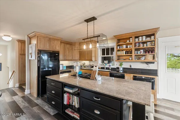 $727,000 | 31 Gilbert Road, Zillah, WA 98953