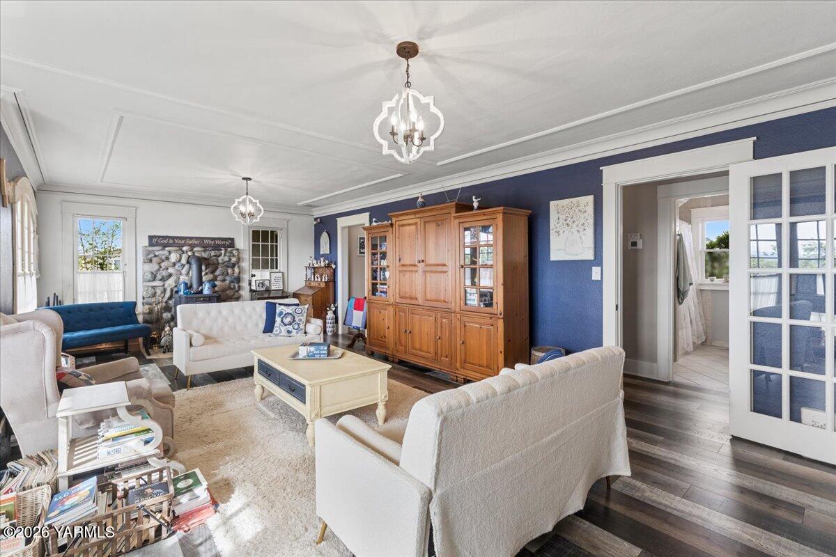 31 Gilbert Road Zillah, WA 98953 - Photo 21 of 59 Parlor/Living Room