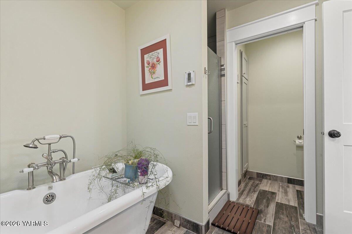 31 Gilbert Road Zillah, WA 98953 - Photo 29 of 59 Primary Ensuite