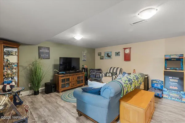 $727,000 | 31 Gilbert Road, Zillah, WA 98953