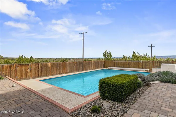$727,000 | 31 Gilbert Road, Zillah, WA 98953
