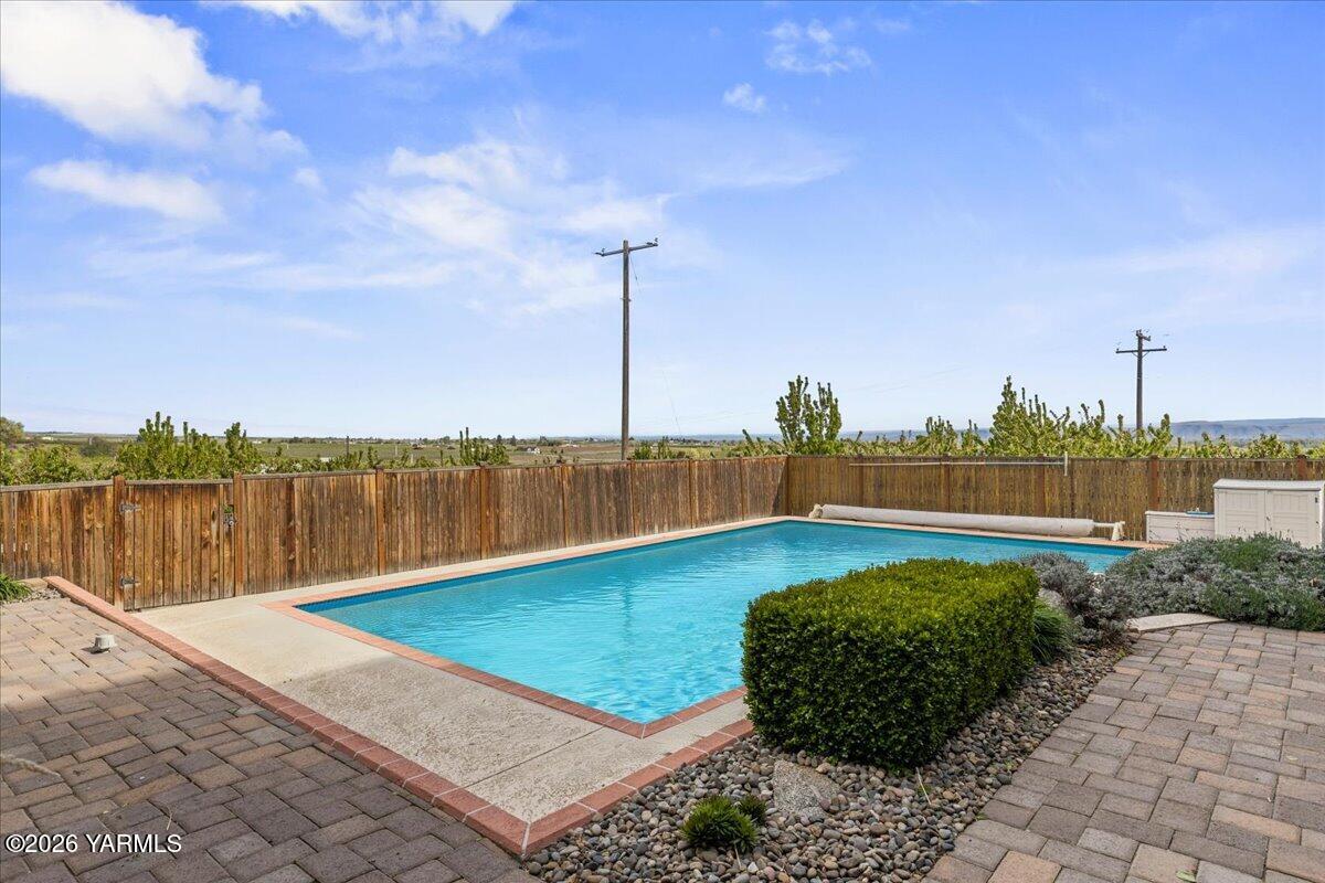 31 Gilbert Road Zillah, WA 98953 - Photo 46 of 59 In Ground Pool
