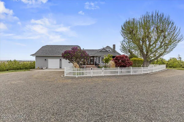 $727,000 | 31 Gilbert Road, Zillah, WA 98953