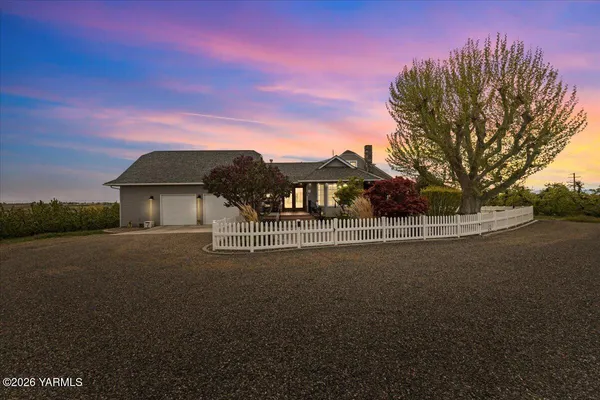 $727,000 | 31 Gilbert Road, Zillah, WA 98953