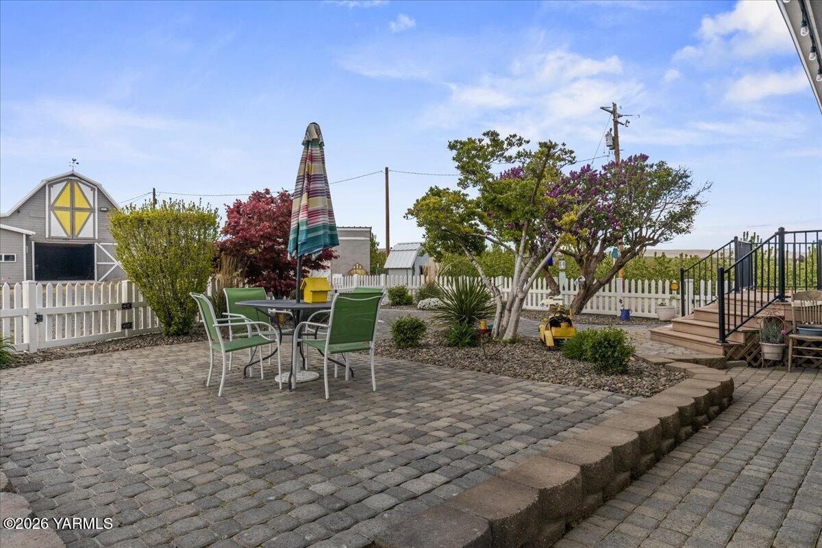 31 Gilbert Road Zillah, WA 98953 - Photo 52 of 59 Paver Patio/ View of Barn