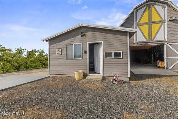 $727,000 | 31 Gilbert Road, Zillah, WA 98953