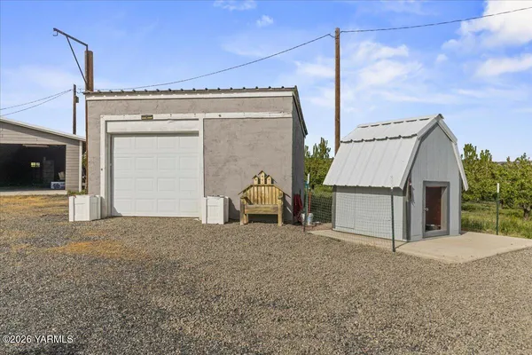 $727,000 | 31 Gilbert Road, Zillah, WA 98953