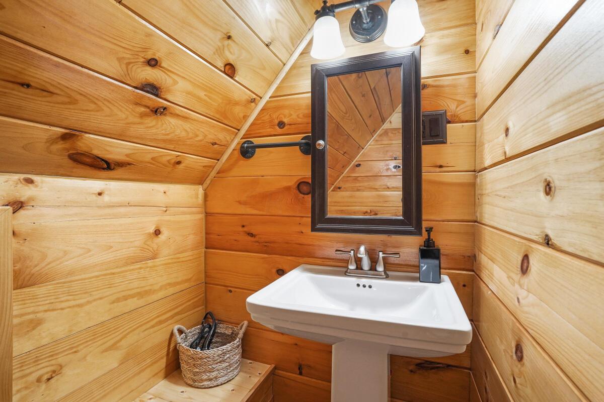 36933 Maysville-Greendale Road Logan, OH 43138 - Photo 41 of 51 Owner's Suite Full Bathroom