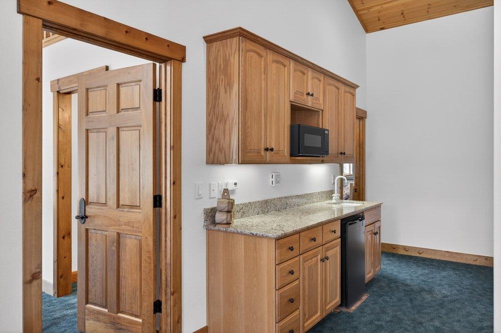 10983 Beacon Road Truckee, CA 96161 - Photo 14 of 28