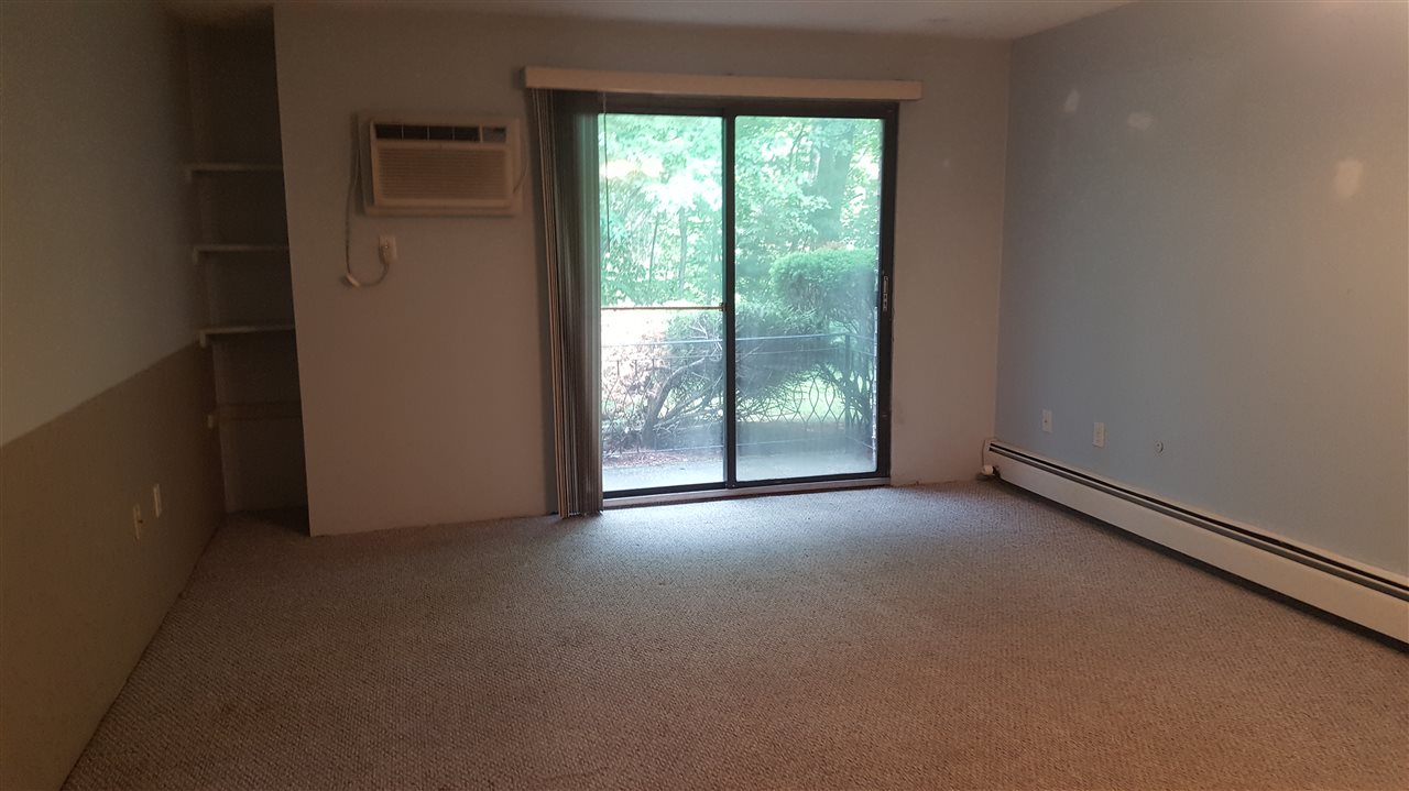 4 Strawberry Bank Road, Unit 7 Nashua, NH 03062 - Photo 4 of 5