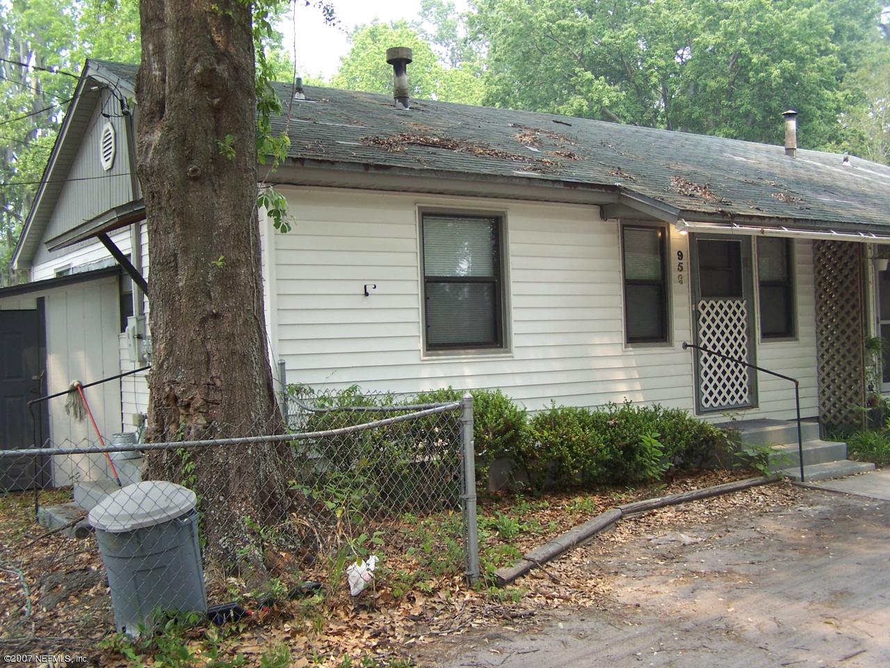 957 Revels Road Jacksonville, FL 32205 - Photo 9 of 14 Left side duplex