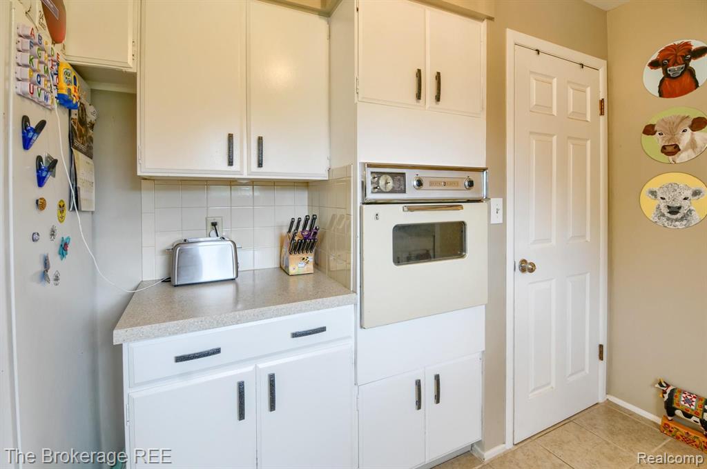 2304 East Cook Road Grand Blanc, MI 48439 - Photo 17 of 32