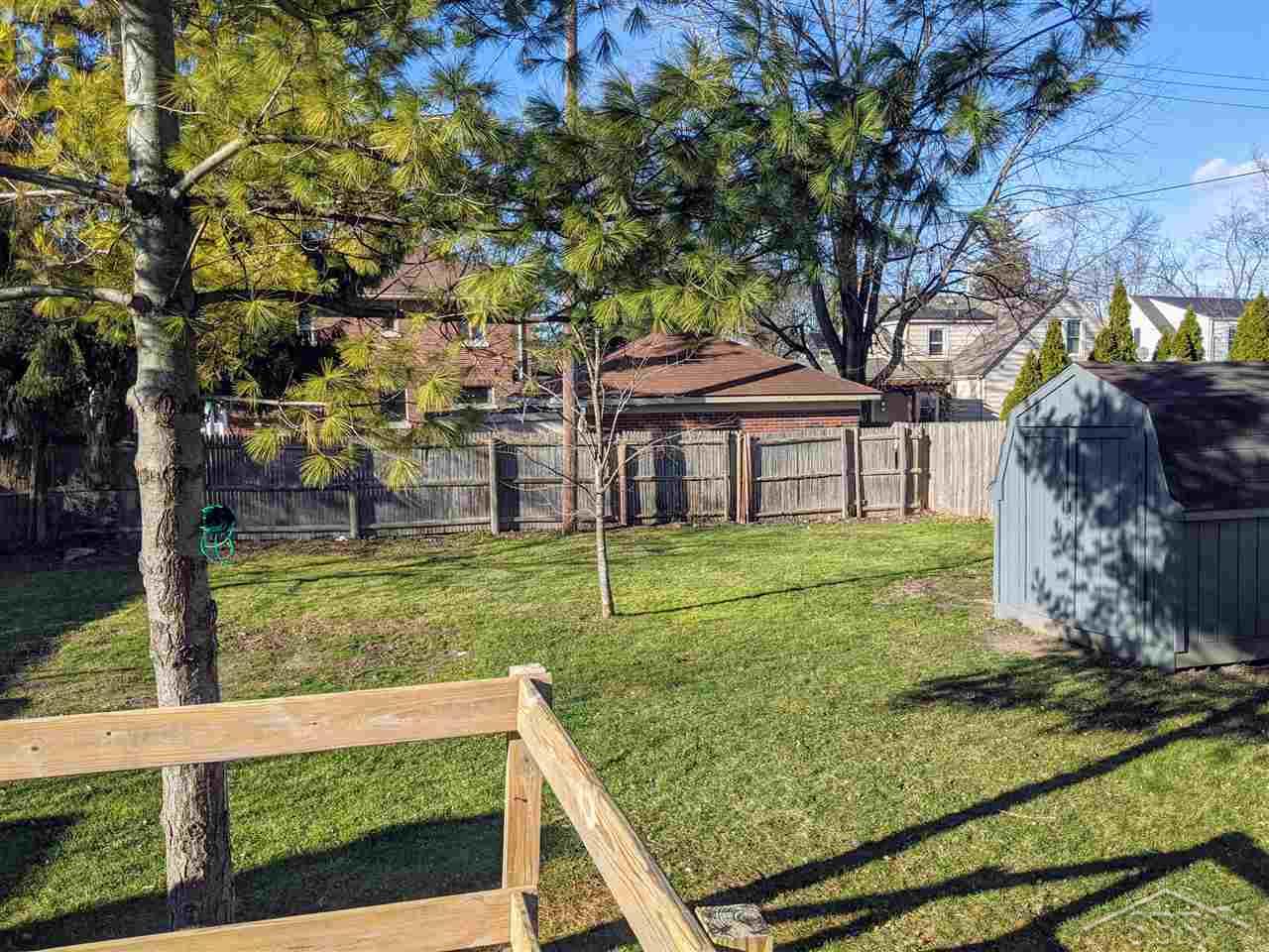 307 Cornell Street Bay City, MI 48708 - Photo 6 of 22 50030271-5.JPG