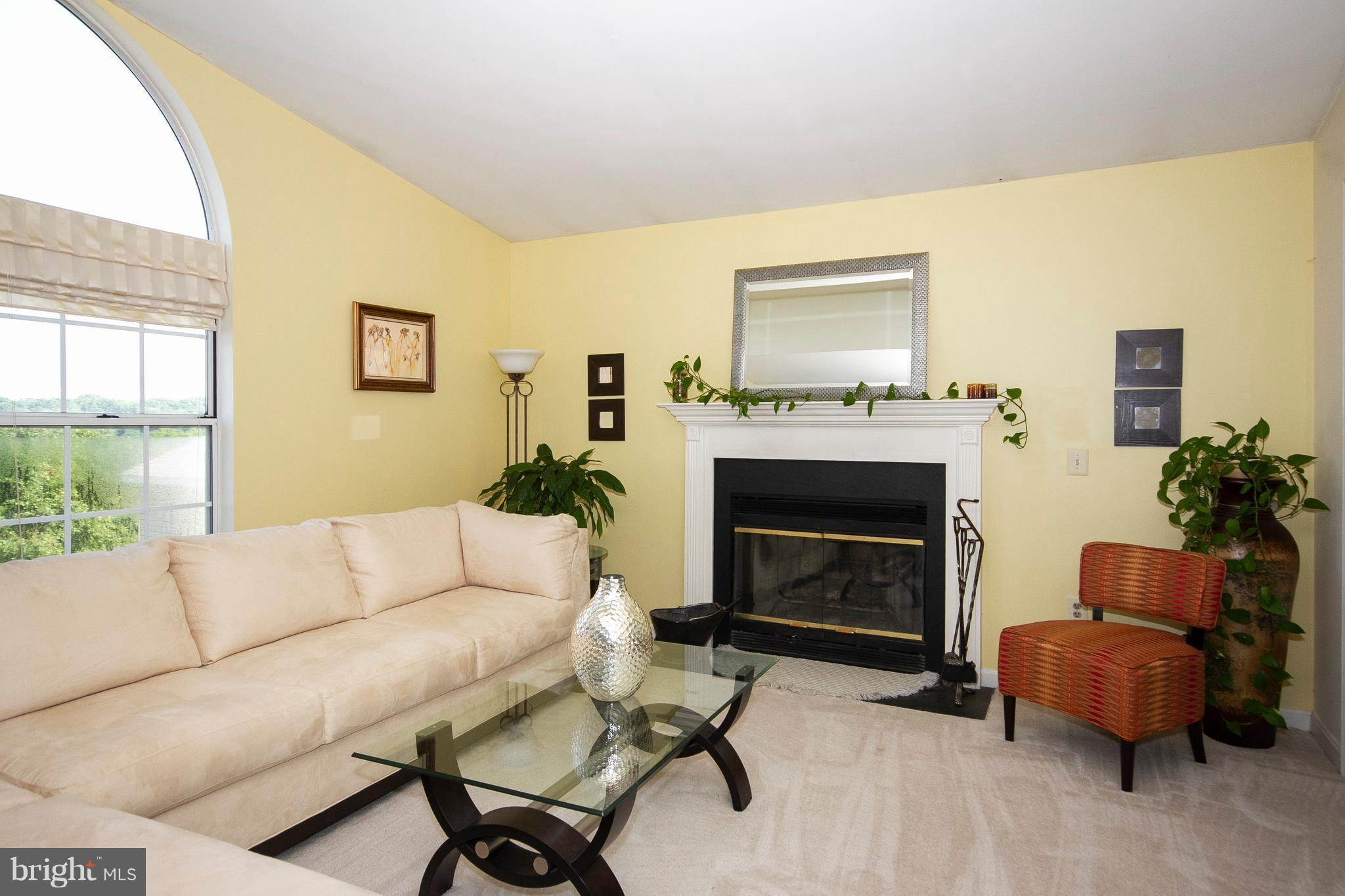 4212 Spring Avenue Halethorpe, MD 21227 - Photo 14 of 30 Living Room