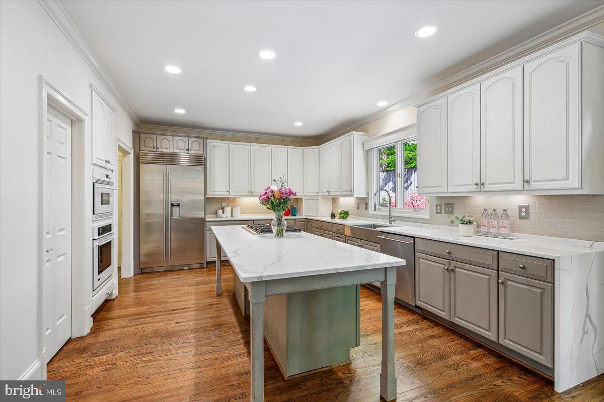 6302 Walhonding Road Bethesda, MD 20816 - Photo 16 of 101 Gourmet Kitchen