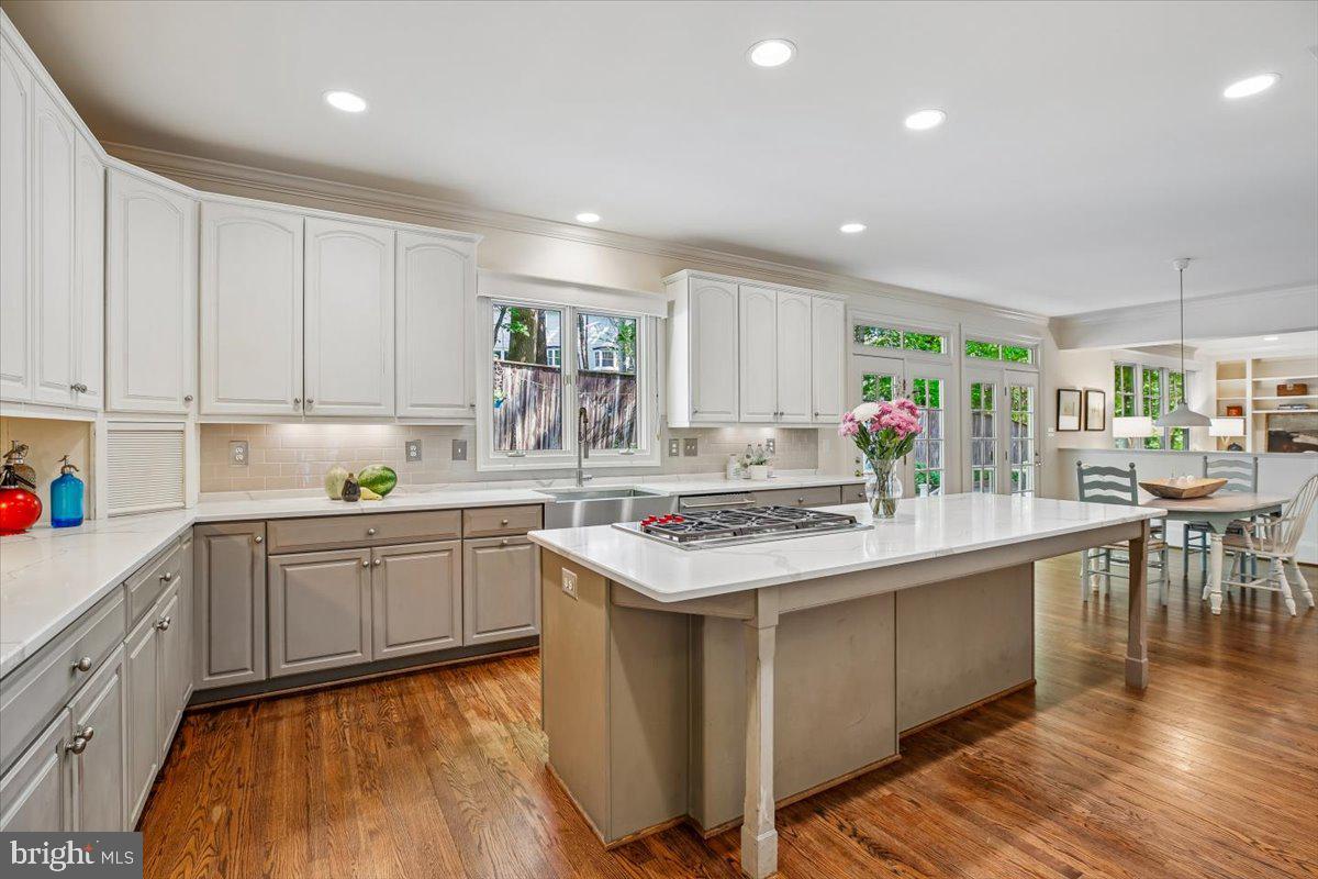6302 Walhonding Road Bethesda, MD 20816 - Photo 17 of 101 Gourmet Kitchen