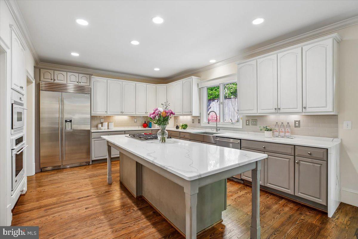 6302 Walhonding Road Bethesda, MD 20816 - Photo 18 of 101 Gourmet Kitchen