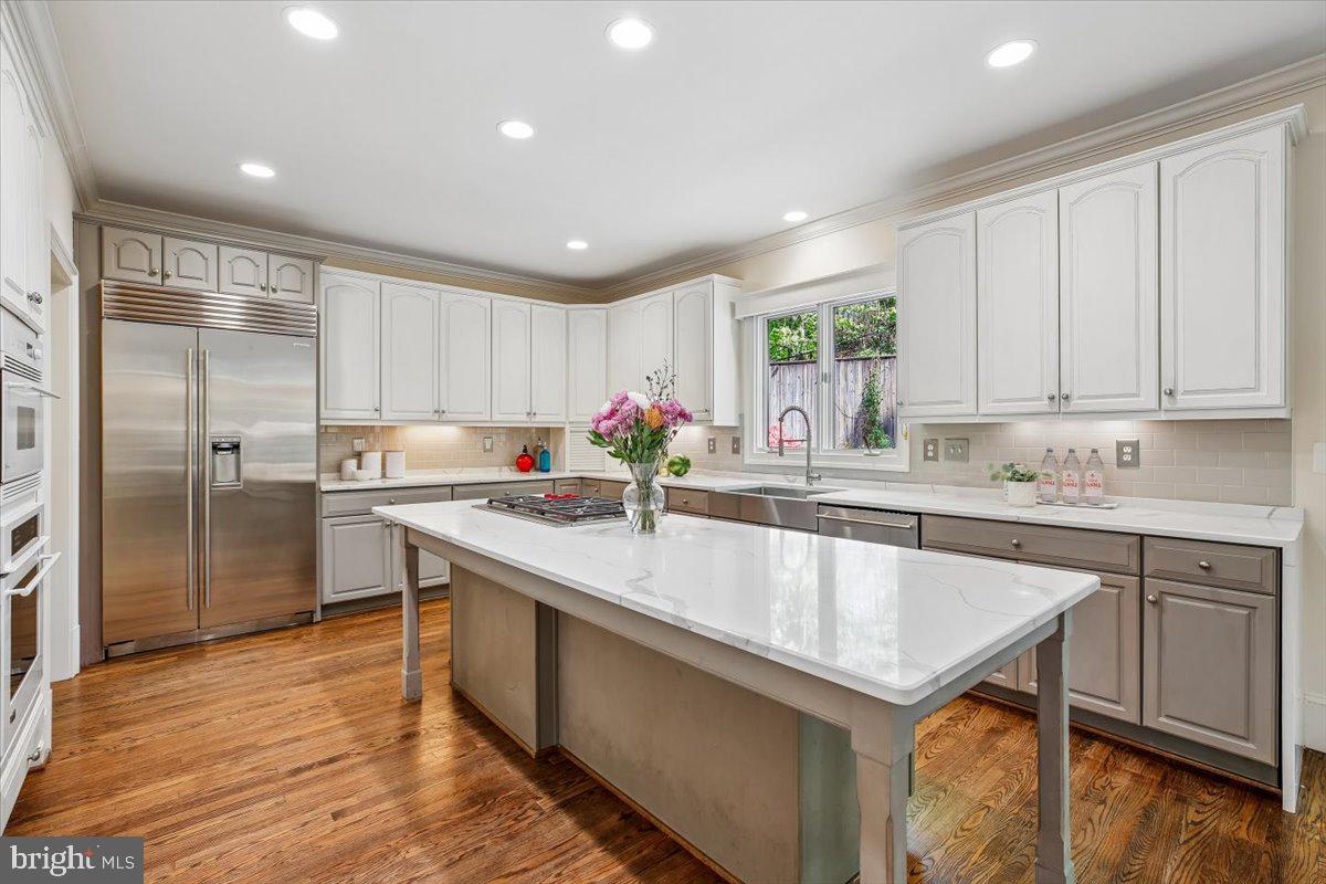 6302 Walhonding Road Bethesda, MD 20816 - Photo 20 of 101 Gourmet Kitchen