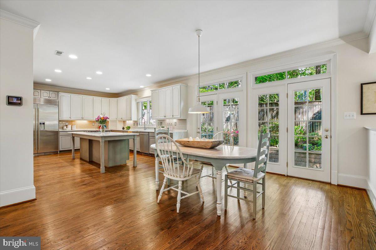 6302 Walhonding Road Bethesda, MD 20816 - Photo 22 of 101 Kitchen eat-in