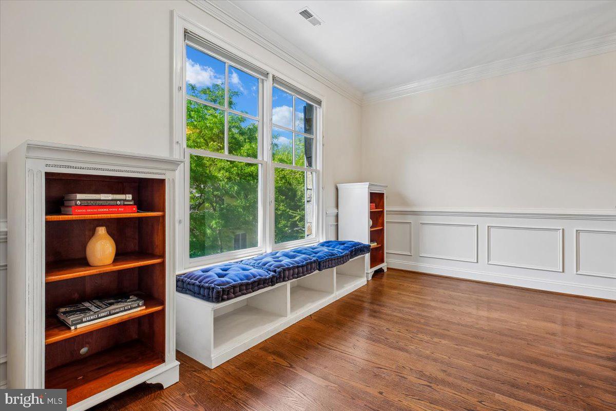 6302 Walhonding Road Bethesda, MD 20816 - Photo 39 of 101 Second floor window seating area
