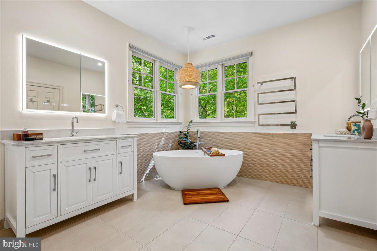 6302 Walhonding Road Bethesda, MD 20816 - Photo 42 of 101 Primary Bathroom