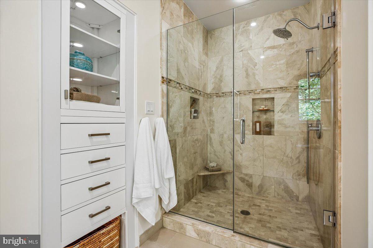 6302 Walhonding Road Bethesda, MD 20816 - Photo 45 of 101 Primary Bathroom