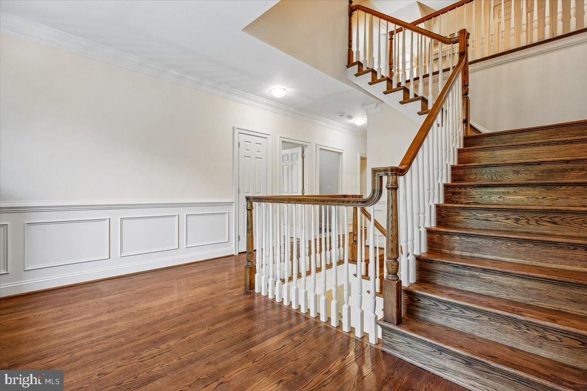 6302 Walhonding Road Bethesda, MD 20816 - Photo 48 of 101 Staircase to 3rd floor