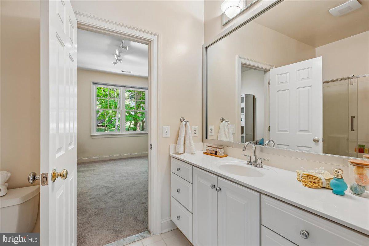 6302 Walhonding Road Bethesda, MD 20816 - Photo 52 of 101 Jack & Jill Bathroom