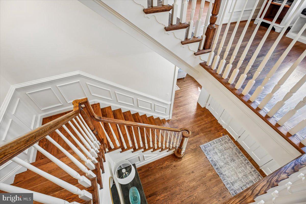 6302 Walhonding Road Bethesda, MD 20816 - Photo 62 of 101 Stairs to 3rd Floor