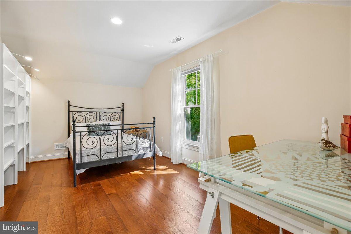6302 Walhonding Road Bethesda, MD 20816 - Photo 72 of 101 Bedroom #6