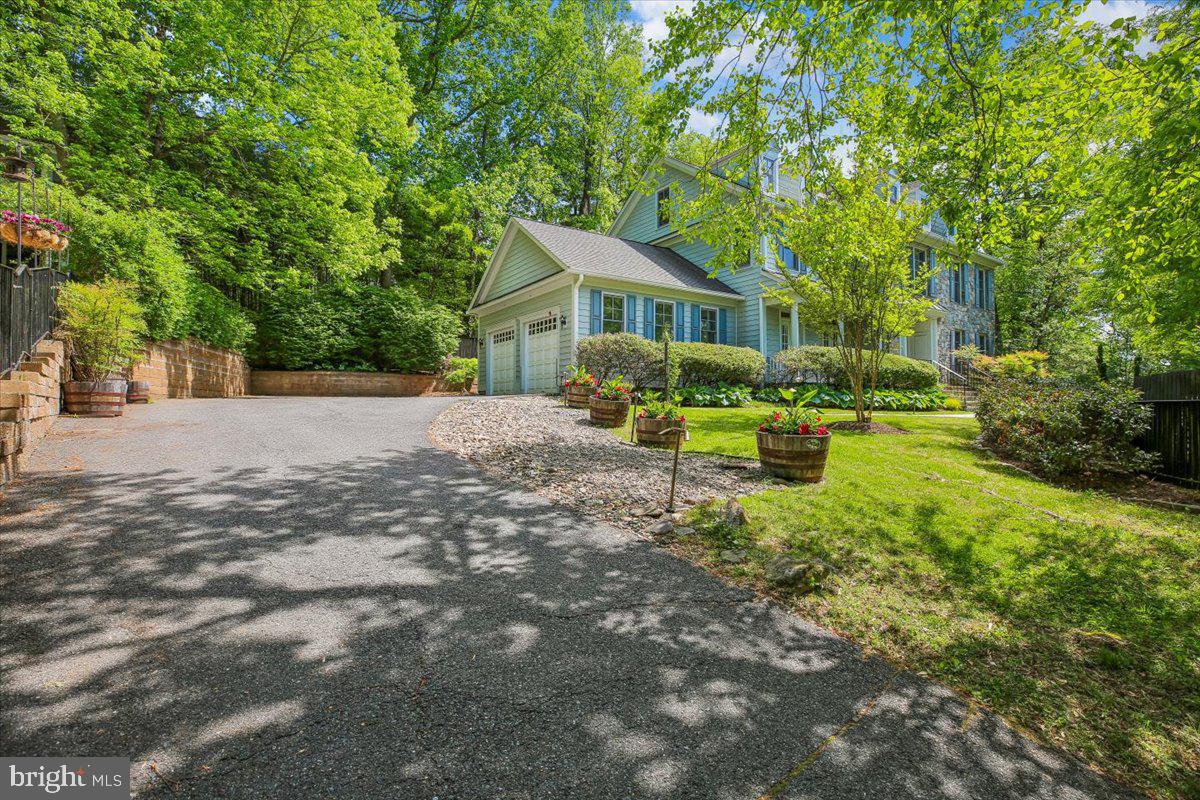 6302 Walhonding Road Bethesda, MD 20816 - Photo 98 of 101 Driveway