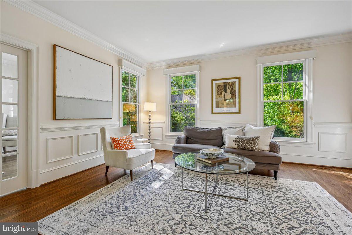 6302 Walhonding Road Bethesda, MD 20816 - Photo 10 of 101 Living Room