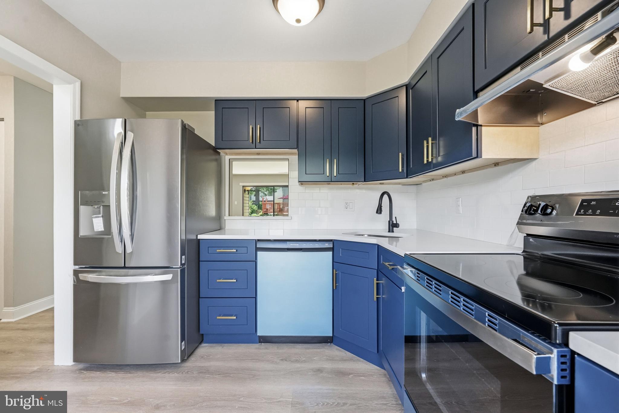 50 Centennial Road Telford, PA 18969 - Photo 3 of 21 Kitchen w/ quartz counters & stainless appliances