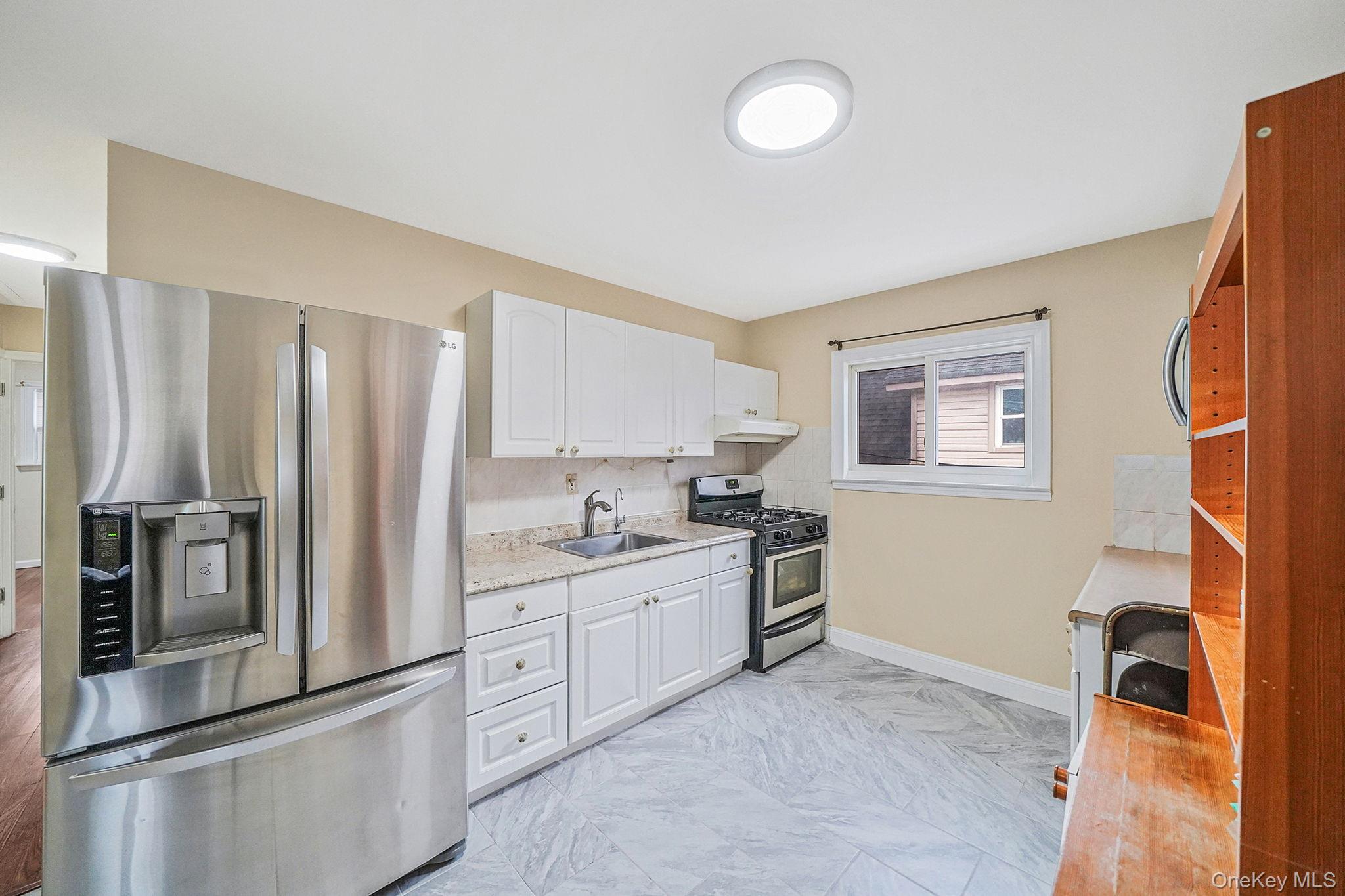 260 Yale Street Hempstead, NY 11550 - Photo 13 of 30