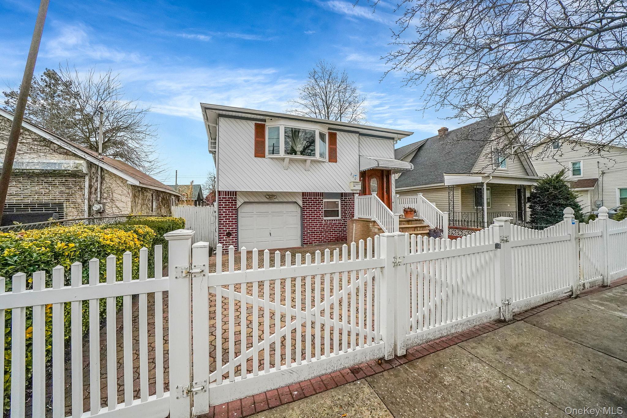 260 Yale Street Hempstead, NY 11550 - Photo 3 of 30