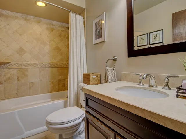 $309,900 | 77 Lake Hinsdale Drive, Unit 103, Willowbrook, IL 60527