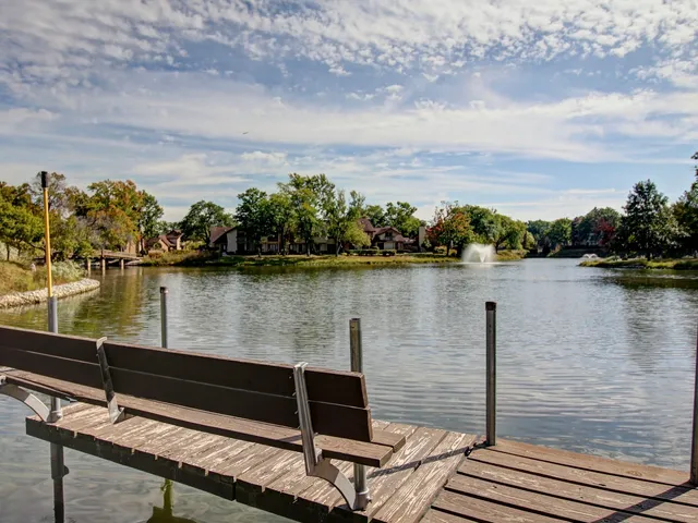 $309,900 | 77 Lake Hinsdale Drive, Unit 103, Willowbrook, IL 60527