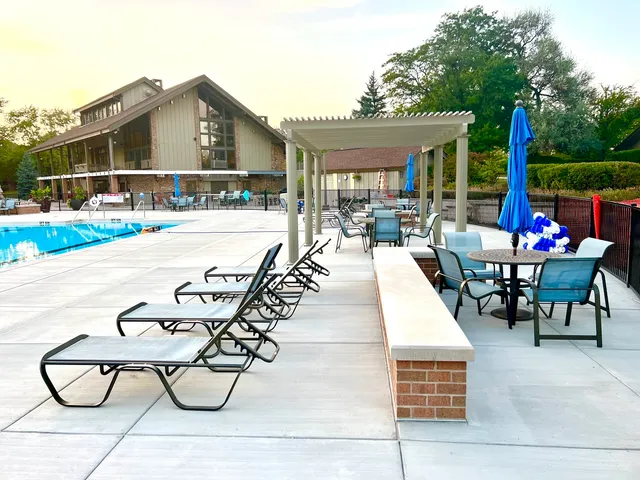 $309,900 | 77 Lake Hinsdale Drive, Unit 103, Willowbrook, IL 60527