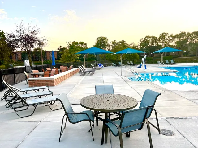 $309,900 | 77 Lake Hinsdale Drive, Unit 103, Willowbrook, IL 60527