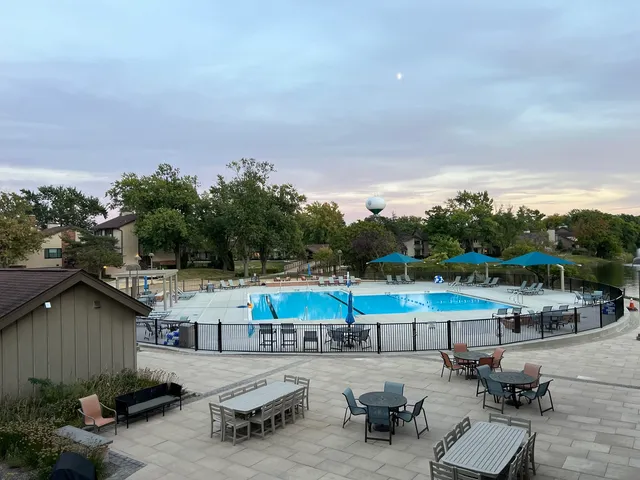 $309,900 | 77 Lake Hinsdale Drive, Unit 103, Willowbrook, IL 60527