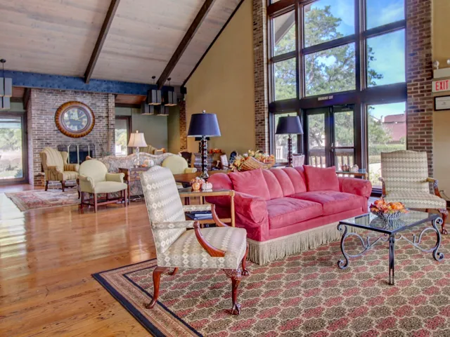 $309,900 | 77 Lake Hinsdale Drive, Unit 103, Willowbrook, IL 60527