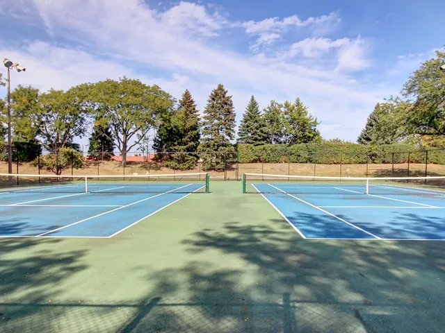 $309,900 | 77 Lake Hinsdale Drive, Unit 103, Willowbrook, IL 60527