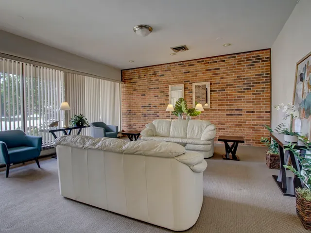 $309,900 | 77 Lake Hinsdale Drive, Unit 103, Willowbrook, IL 60527