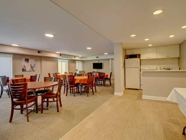 $309,900 | 77 Lake Hinsdale Drive, Unit 103, Willowbrook, IL 60527